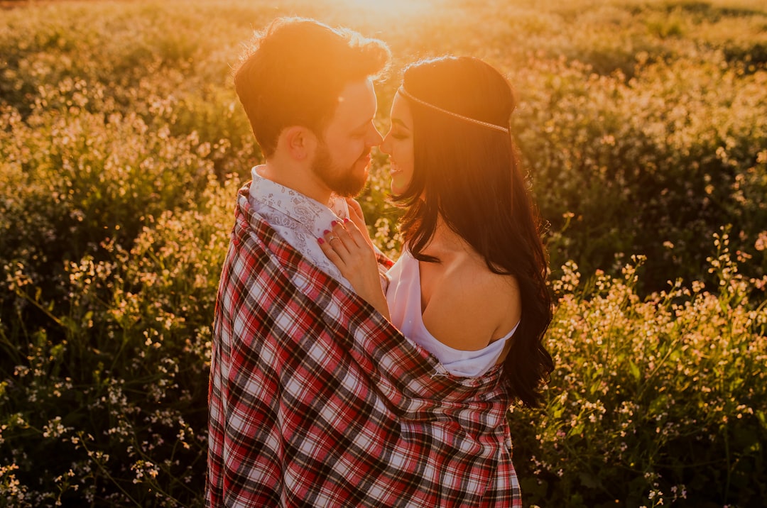 Photo Couple kissing